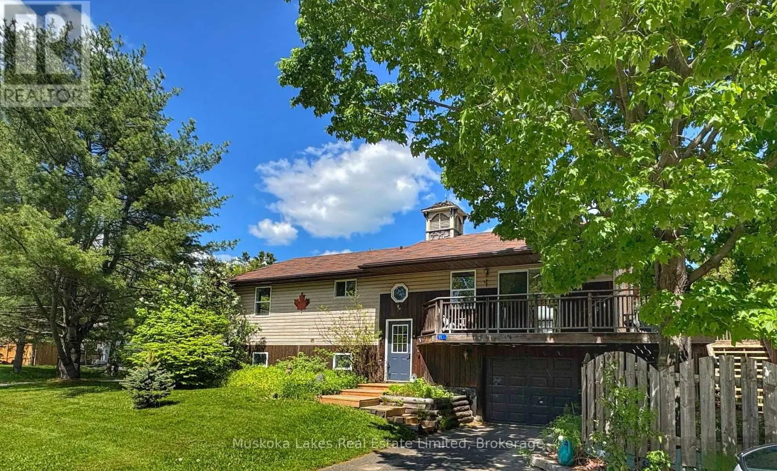 11 Harris Street, Muskoka Lakes (Medora)